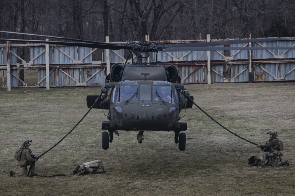 Special Tactics Airmen conduct advanced joint training