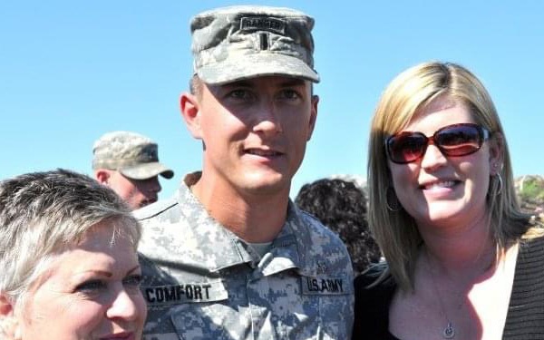 Skydiving connects Gold Star moms with their heroes