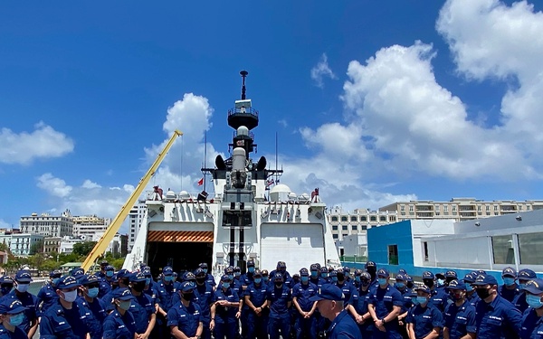 U.S. Coast Guard Atlantic Area commander visits departing crews in Puerto Rico