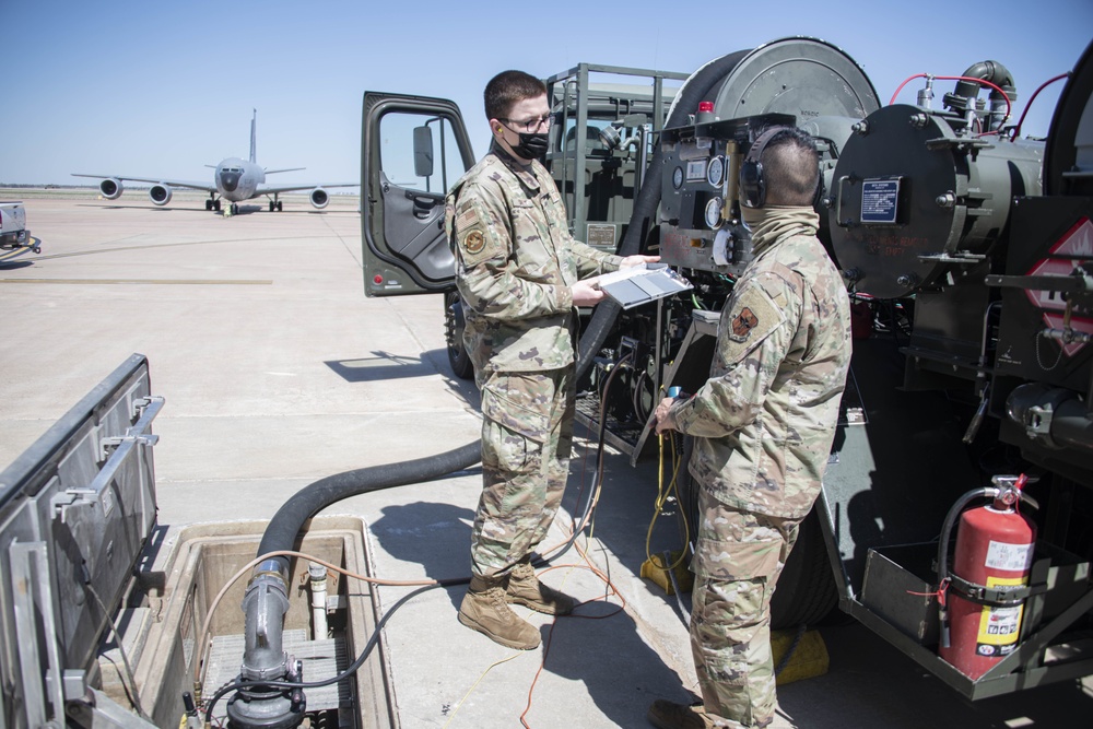 DVIDS - Images - 97 AMW Airmen demonstrate rapid airpower response ...