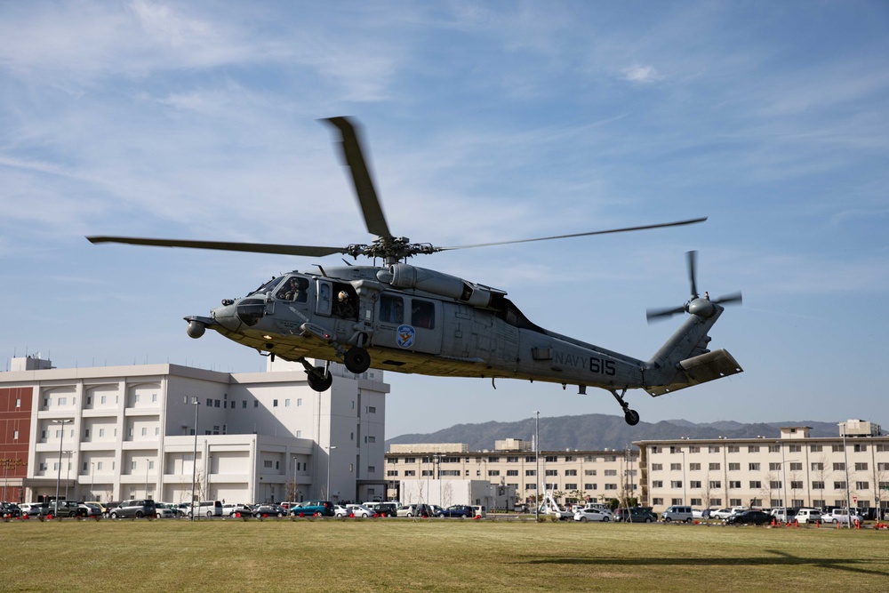 Commander, 7th Fleet Visits Marine Corps Air Station Iwakuni