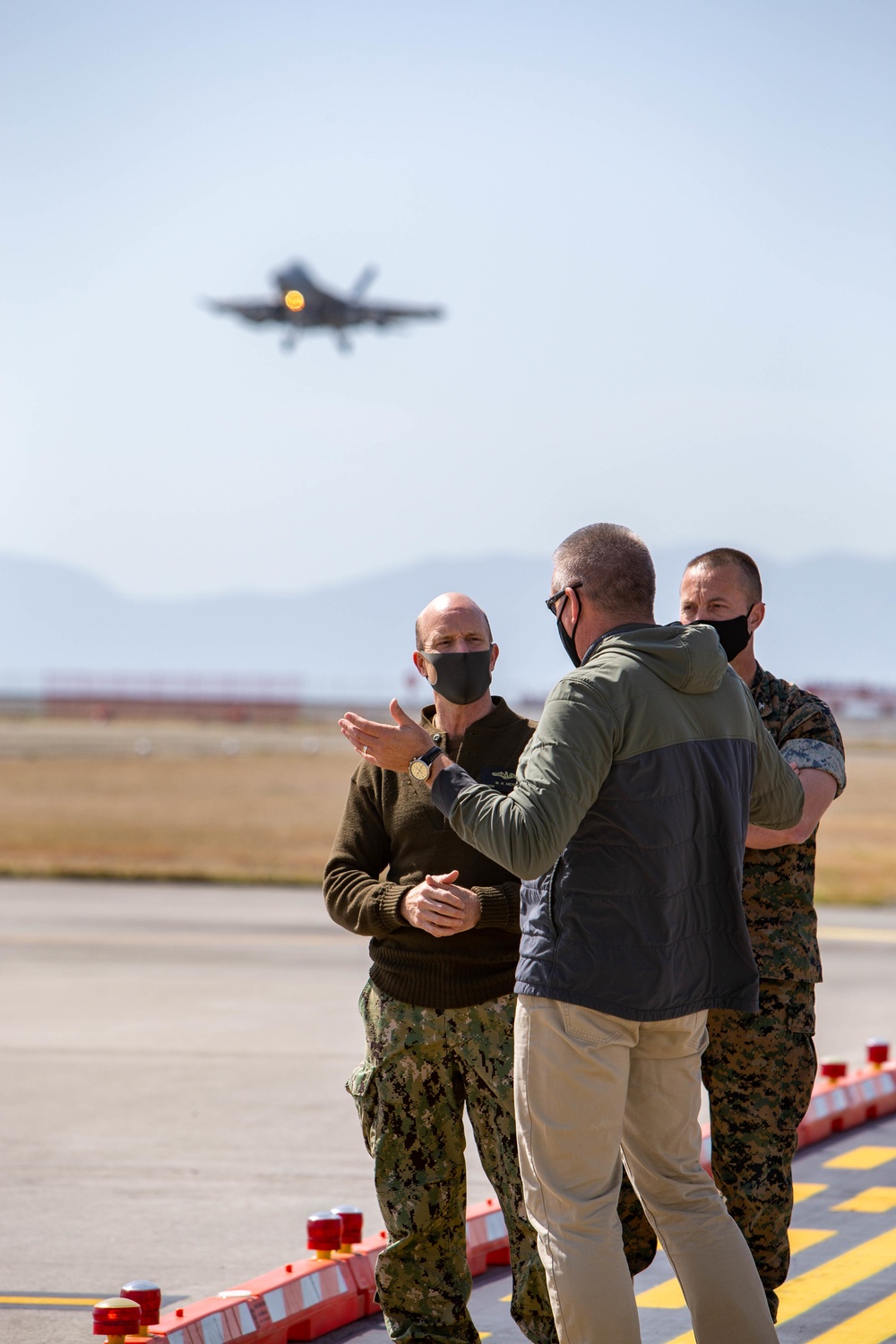 Commander, 7th Fleet Visits Marine Corps Air Station Iwakuni