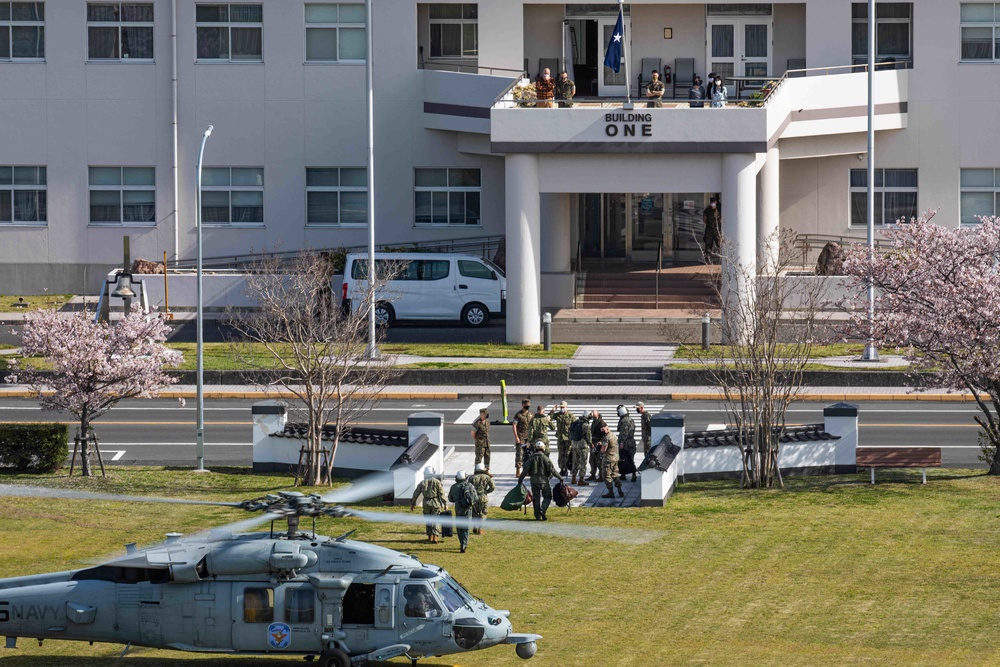 Commander, 7th Fleet Visits Marine Corps Air Station Iwakuni