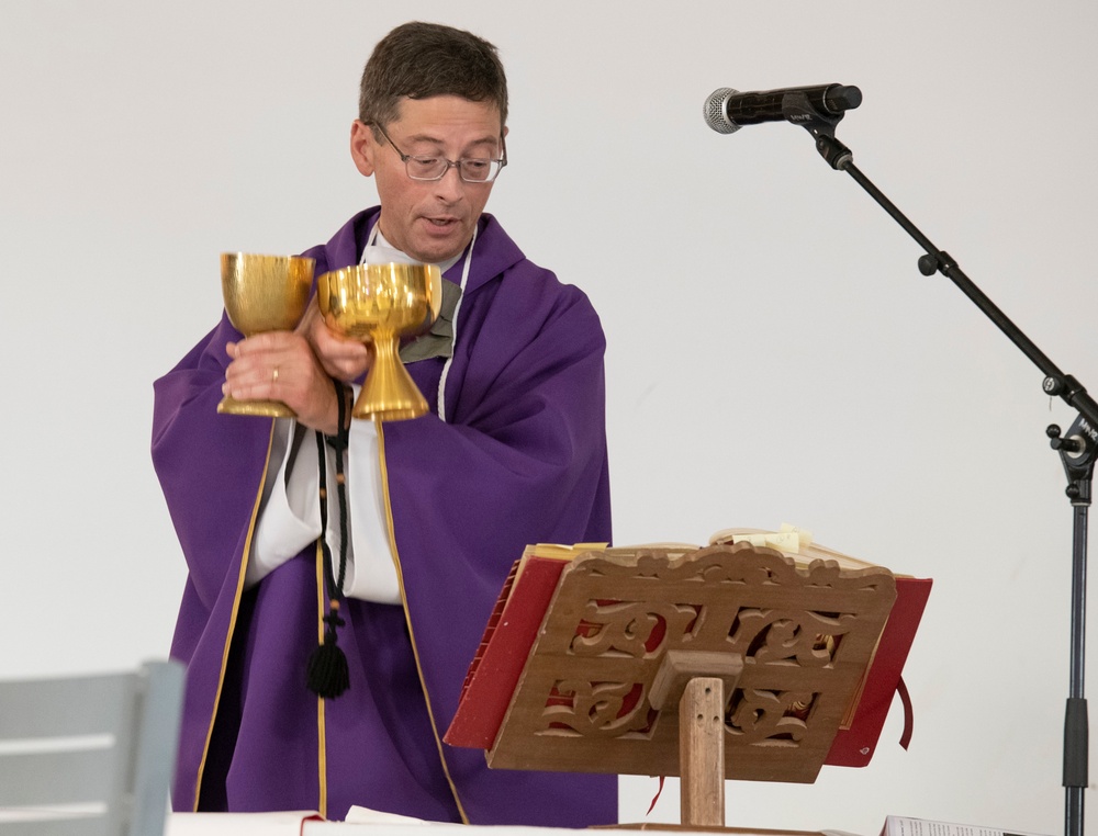 CAMP LEMONNIER RESIDENTS ATTEND EASTER VIGIL