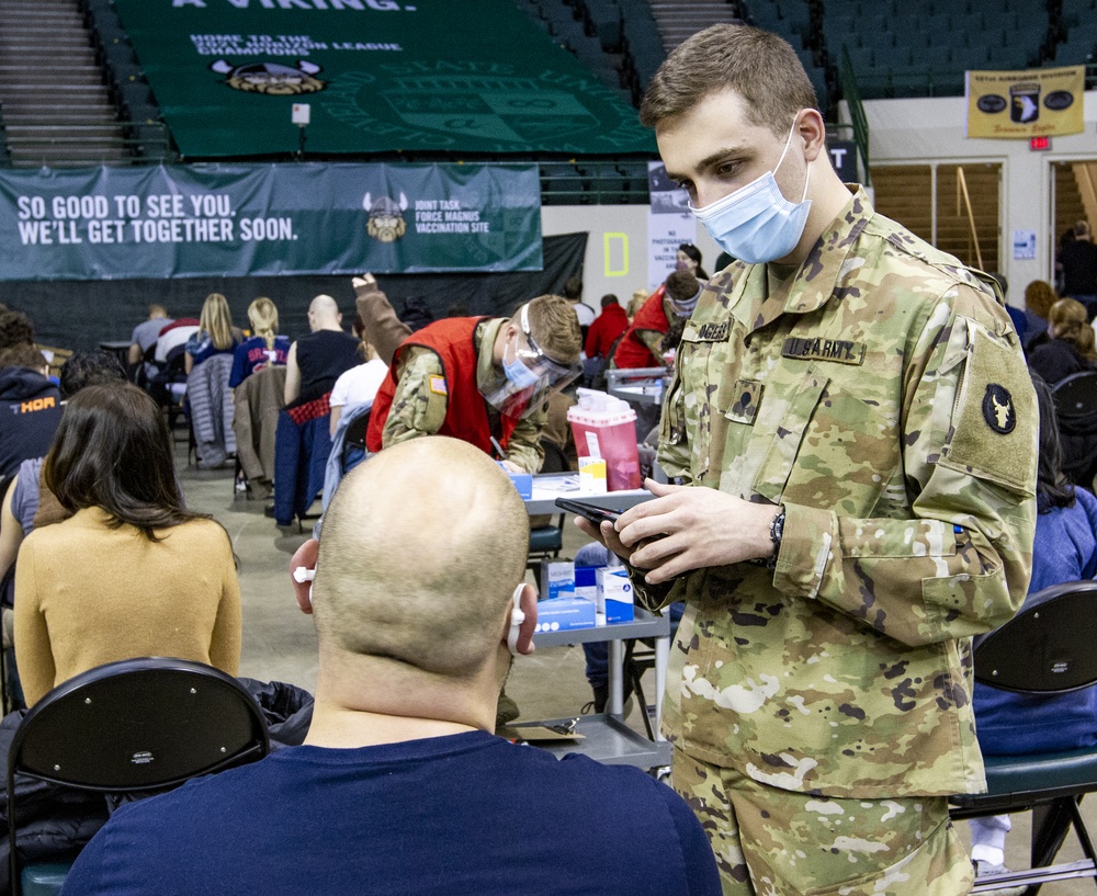 101st Airborne Soldiers, Ohio National Guard vaccinate Cleveland community members