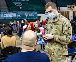 101st Airborne Soldiers, Ohio National Guard vaccinate Cleveland community members [Image 2 of 5]