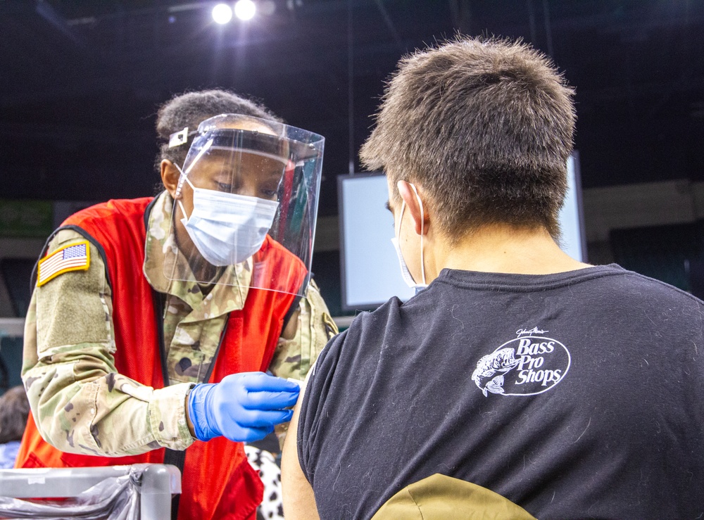 101st Airborne Soldiers, Ohio National Guard vaccinate Cleveland community members