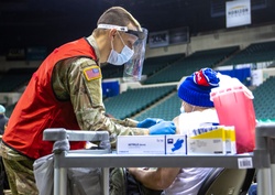 U.S. Army Soldiers and Ohio National Guard support Cleveland vaccination efforts [Image 1 of 3]