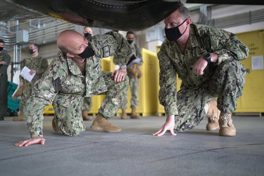 Commander, 7th Fleet Visits Marine Corps Air Station Iwakuni