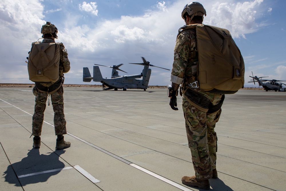 Green Berets jump out of Marine Corps helicopter