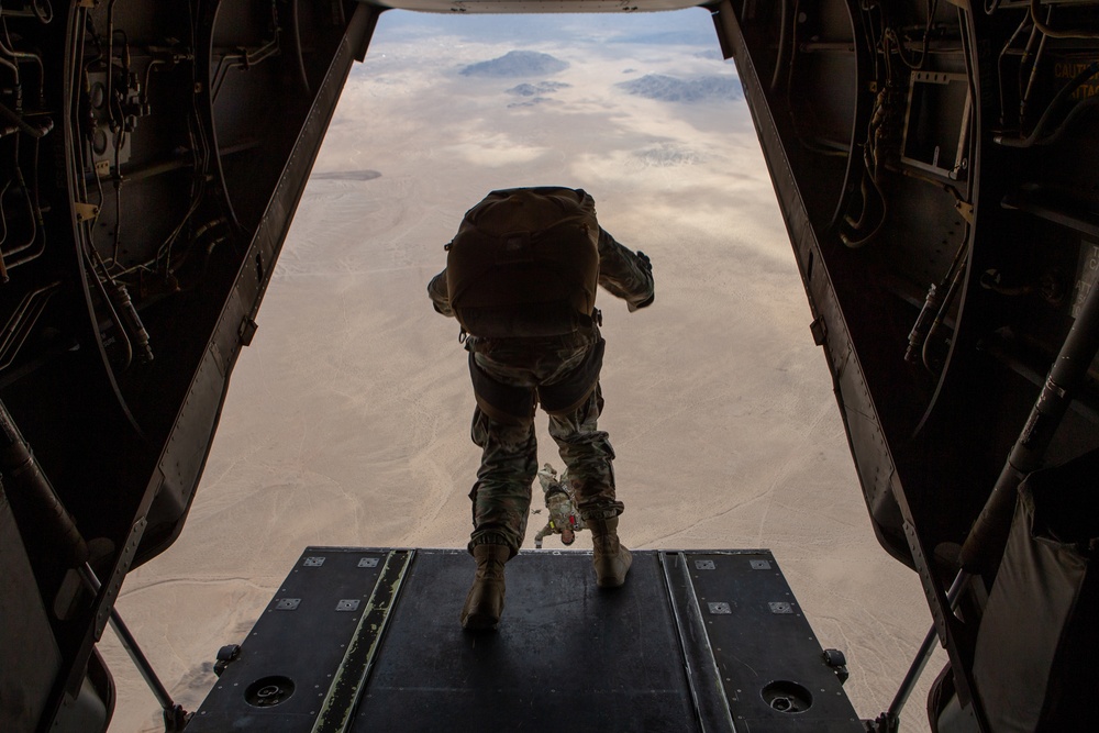 Green Berets jump out of Marine Corps helicopter