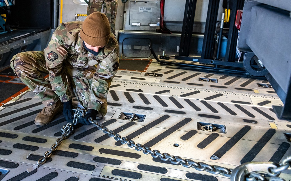Air Force, Delaware Army National Guard enhance global airlift through training
