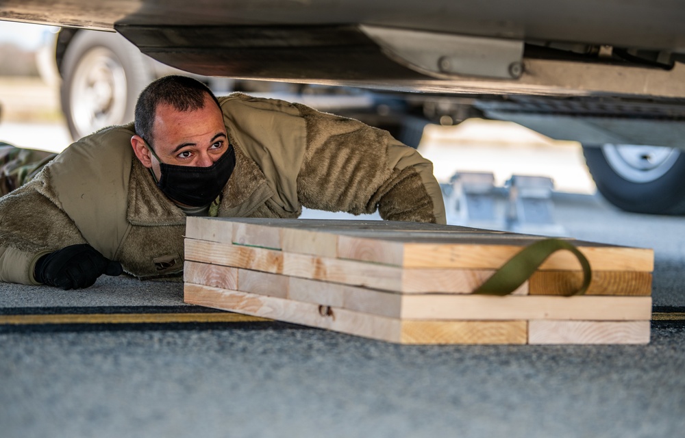 Air Force, Delaware Army National Guard enhance global airlift through training