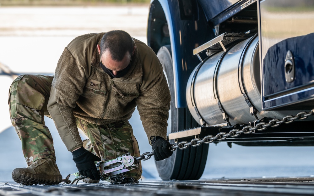 Air Force, Delaware Army National Guard enhance global airlift through training