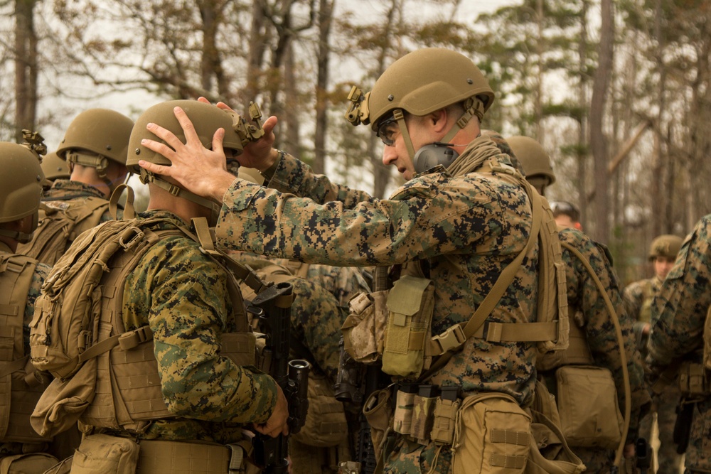 DVIDS - Images - Rifle and Pistol Qualification Drills [Image 6 of 8]