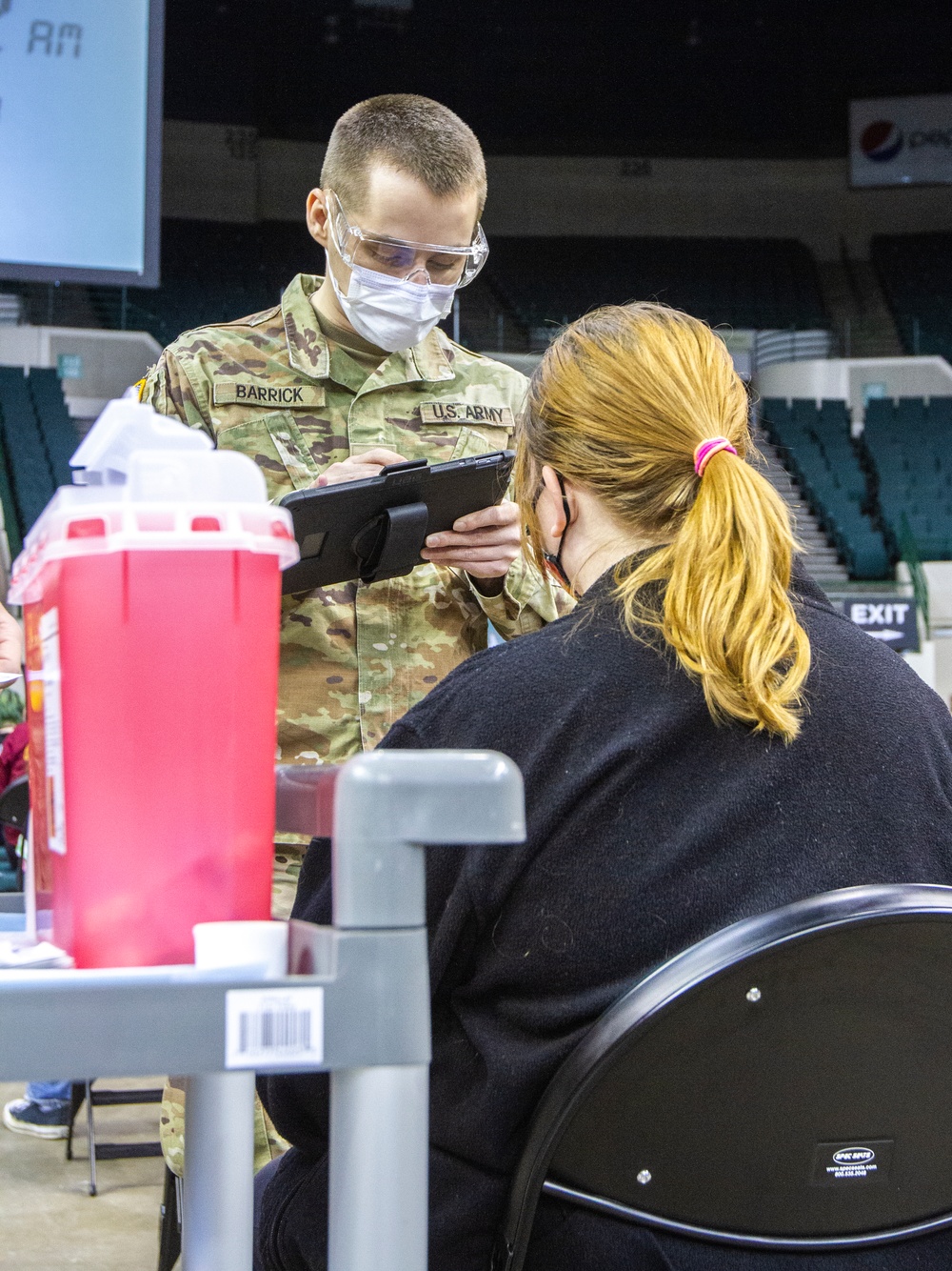 U.S. Army Soldiers administer vaccinations in Cleveland