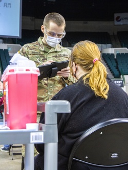 U.S. Army Soldiers administer vaccinations in Cleveland [Image 1 of 4]