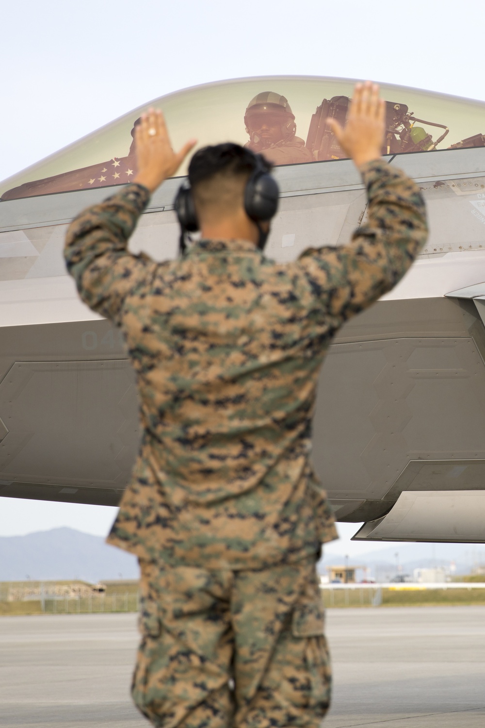 MWSS-171 Conducts Joint Refueling with F-22s