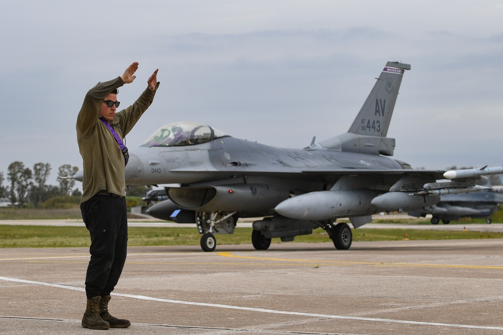 31st Fighter Wing arrives in Greece