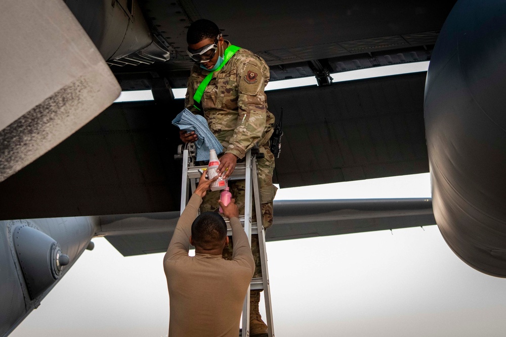 1st SOMXS Airmen maintain MC-130H Combat Talon IIs
