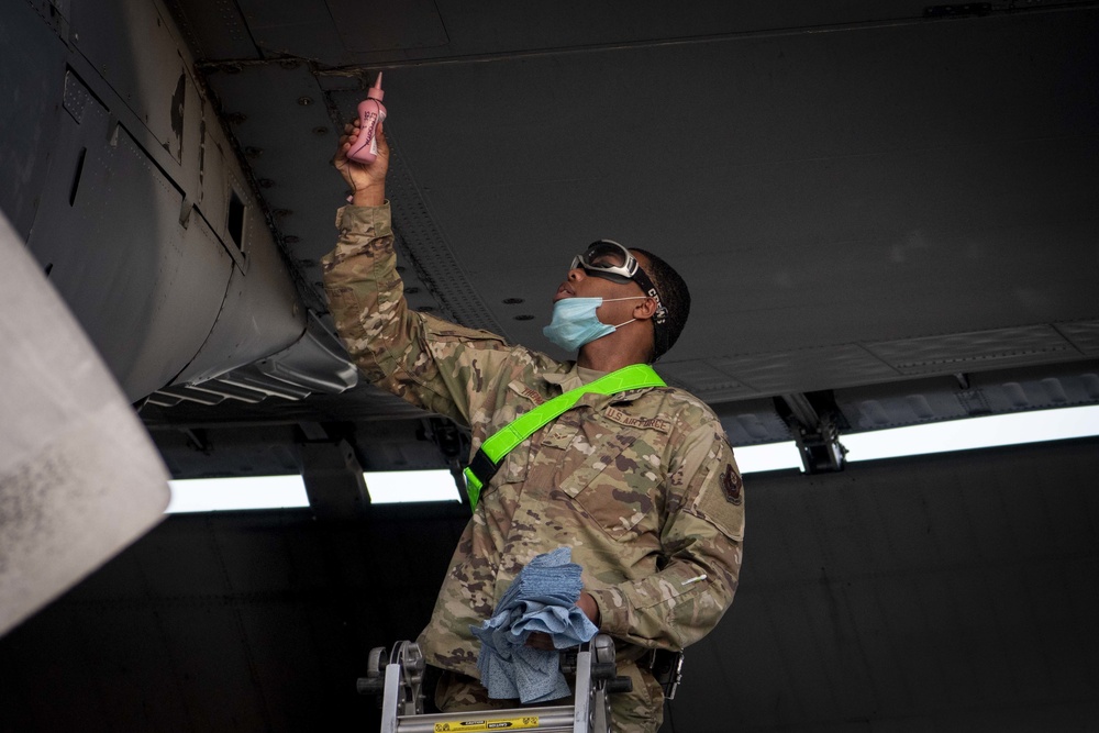 1st SOMXS Airmen maintain MC-130H Combat Talon IIs