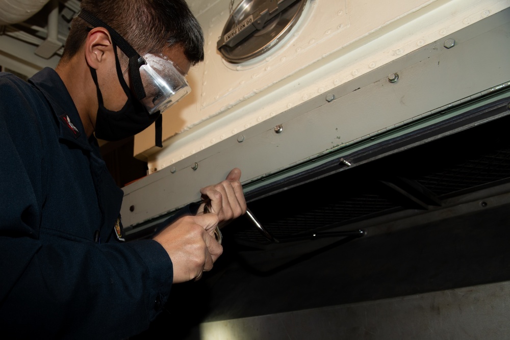 USS Portland (LPD 27) Out at Sea