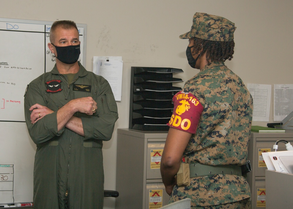 I MEF Commanding General visits VMM-163