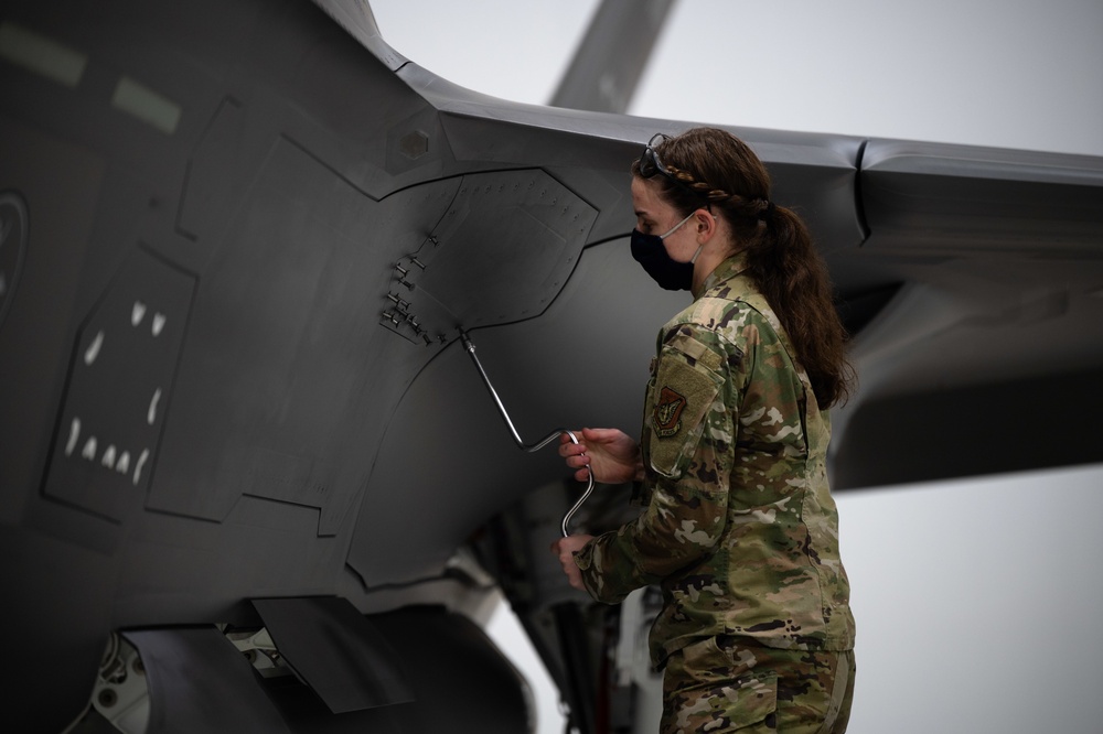 356th AMU Airmen load ammo on F-35s