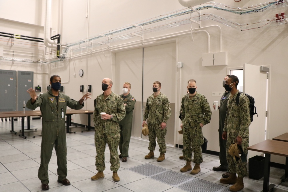 Commander, 7th Fleet Visits Marine Corps Air Station Iwakuni