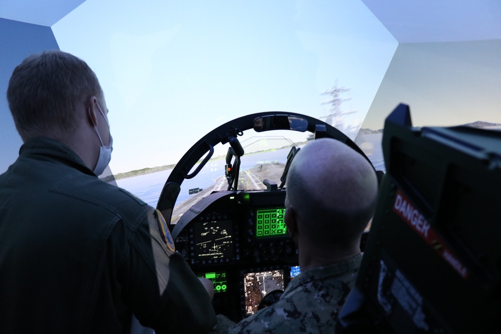 Commander, 7th Fleet Visits Marine Corps Air Station Iwakuni