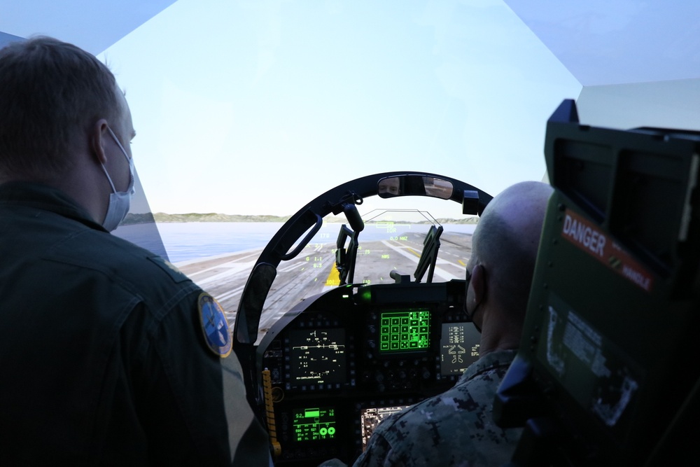 Commander, 7th Fleet Visits Marine Corps Air Station Iwakuni