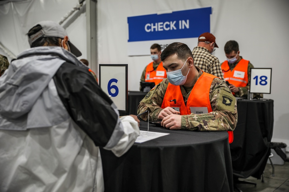 101st Soldiers continue to support FEMA at the United Center COVID-19 Community Vaccination Center, Chicago.