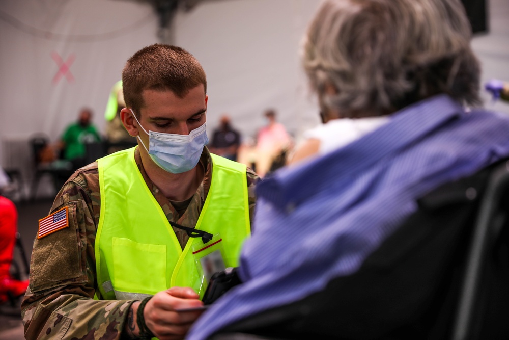 101st Soldiers continue to support FEMA at the United Center COVID-19 Community Vaccination Center, Chicago.