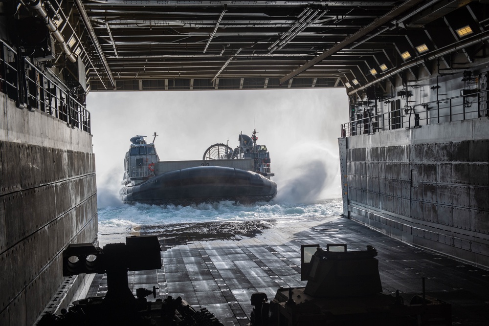 USS Portland (LPD 27) LCAC Operations