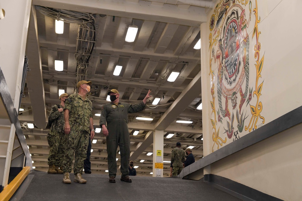 COMNAVSURFLANT Visits LPD 24