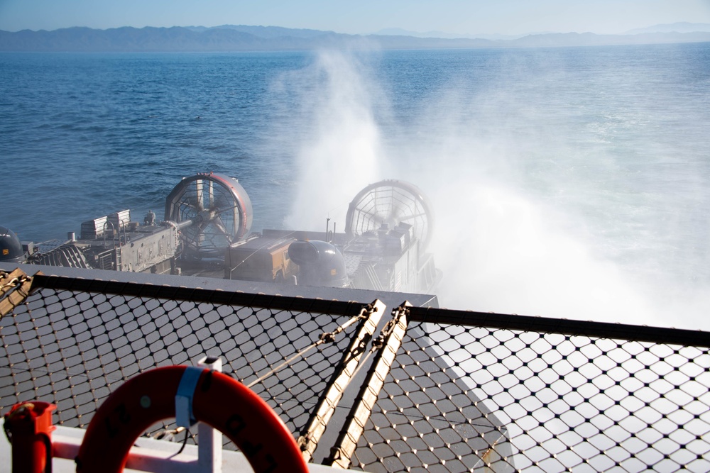 USS Portland (LPD 27) LCAC