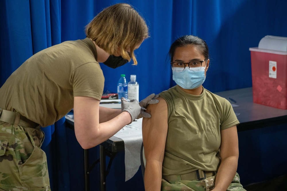 Hawaii Guardsmen supporting D.C. security receive COVID-19 vaccine