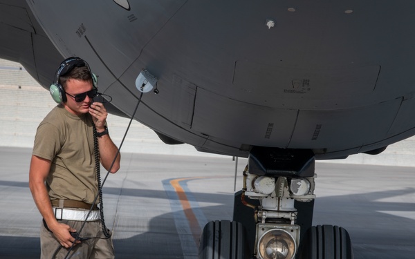 KC-135 Hot Pit Refuel