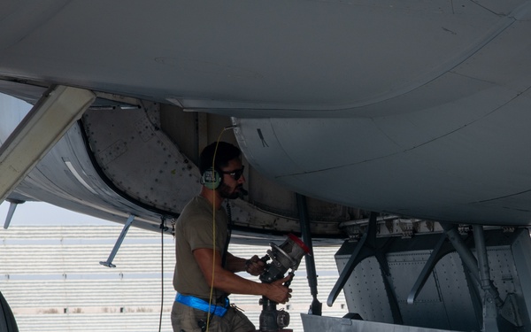 KC-135 Hot Pit Refuel