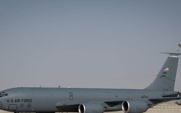 KC-135 Hot Pit Refuel