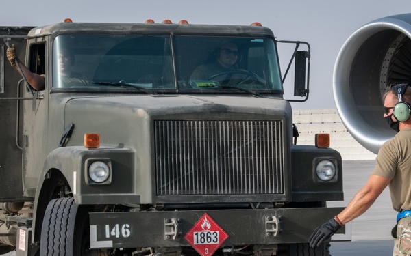 KC-135 Hot Pit Refuel