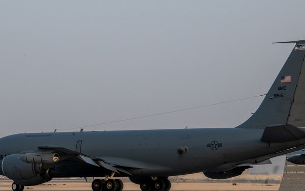 KC-135 Hot Pit Refuel