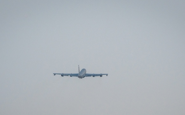 KC-135 Hot Pit Refuel