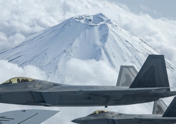 Hawaii F-22s complete DFE operations out of Iwakuni