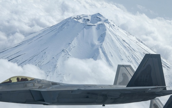 Hawaii F-22s complete DFE operations out of Iwakuni