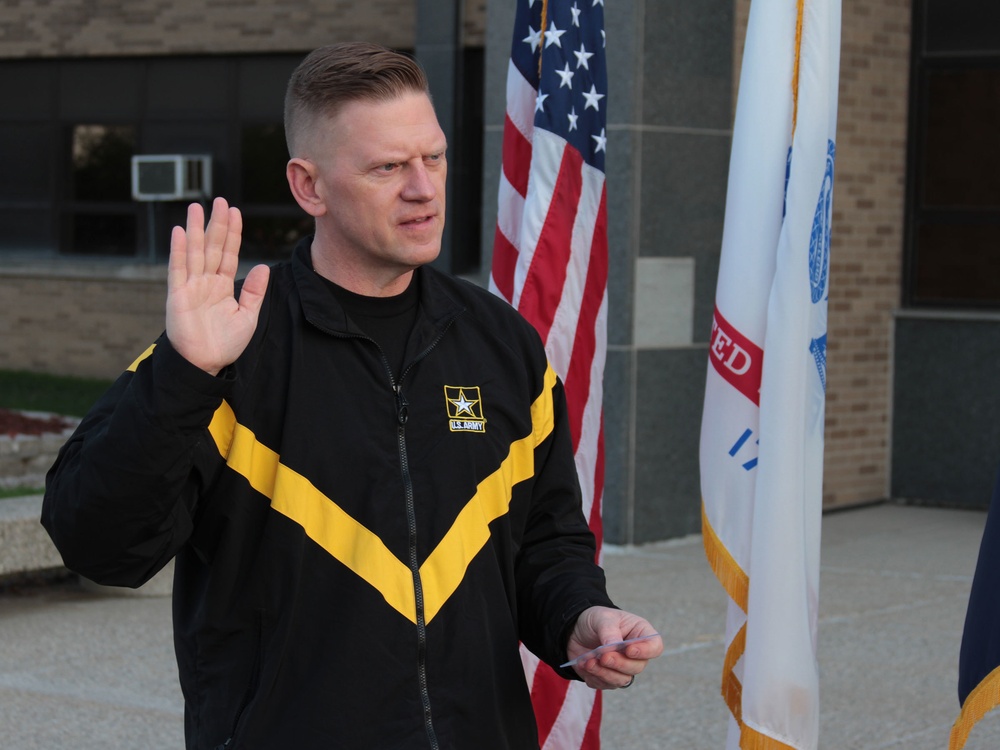 Werner administers Oath of Enlistment