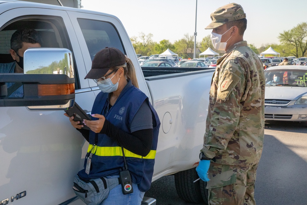 FEMA Volunteers and U.S. Army Soldiers Run Vaccine Lanes