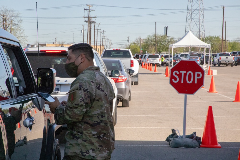 FEMA Volunteers and U.S. Army Soldiers Run Vaccine Lanes