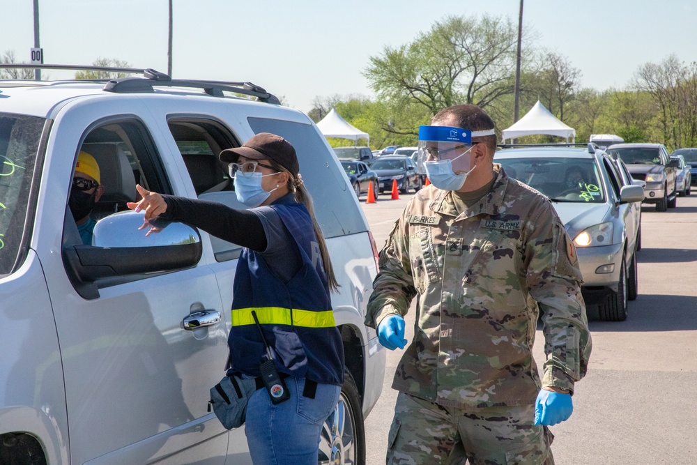 FEMA Volunteers and U.S. Army Soldiers Run Vaccine Lanes