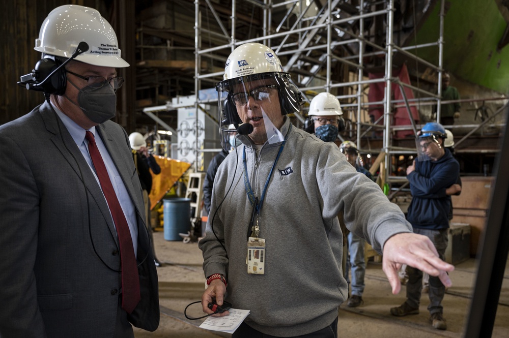 SECNAV Tours General Dynamics Bath Iron Works